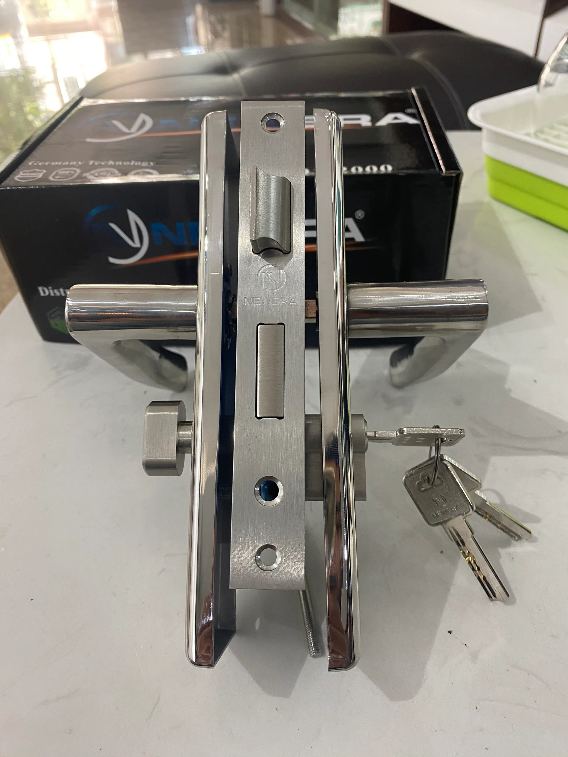 Khoa cua thong phong NewEra NE58 555N 2