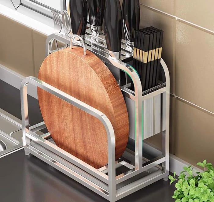 Giá thớt và dao chắc chắn