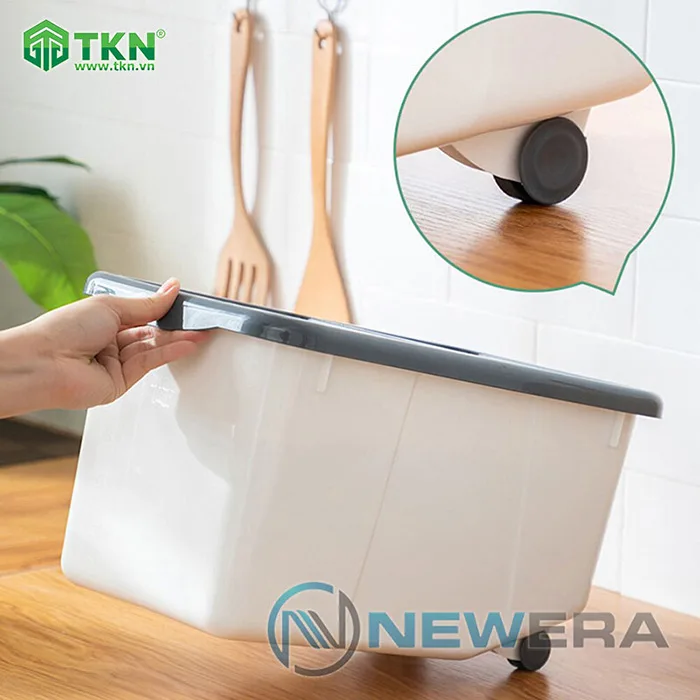 Thiết kế bánh sau và tay cầm linh hoạt di chuyển của thùng gạo NE0705E
