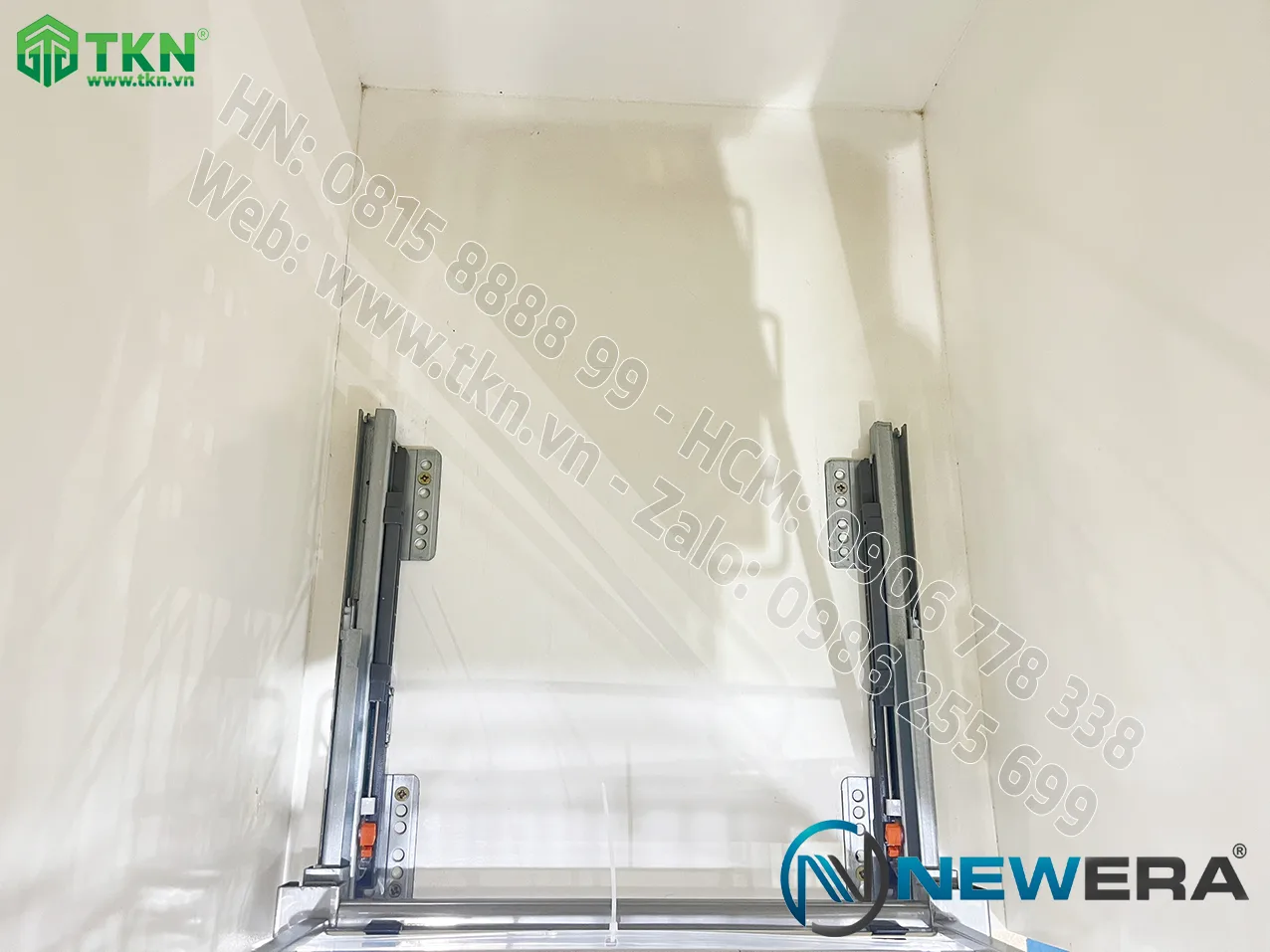 Giá dao thớt chai lọ NewEra nan dẹt inox 304 NE699.400P rộng 400mm 8
