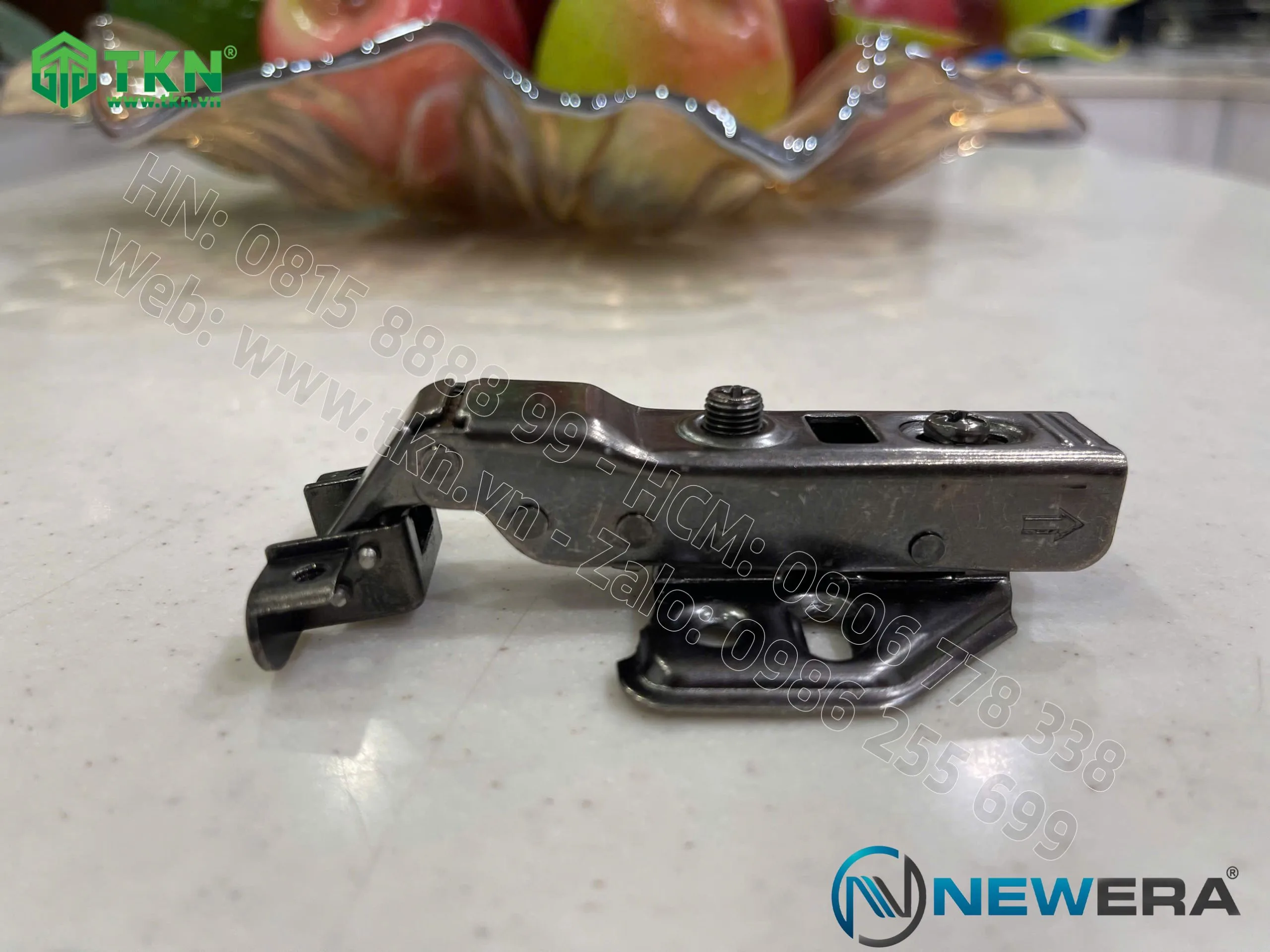 ban le cong vua newera 399b 13 scaled