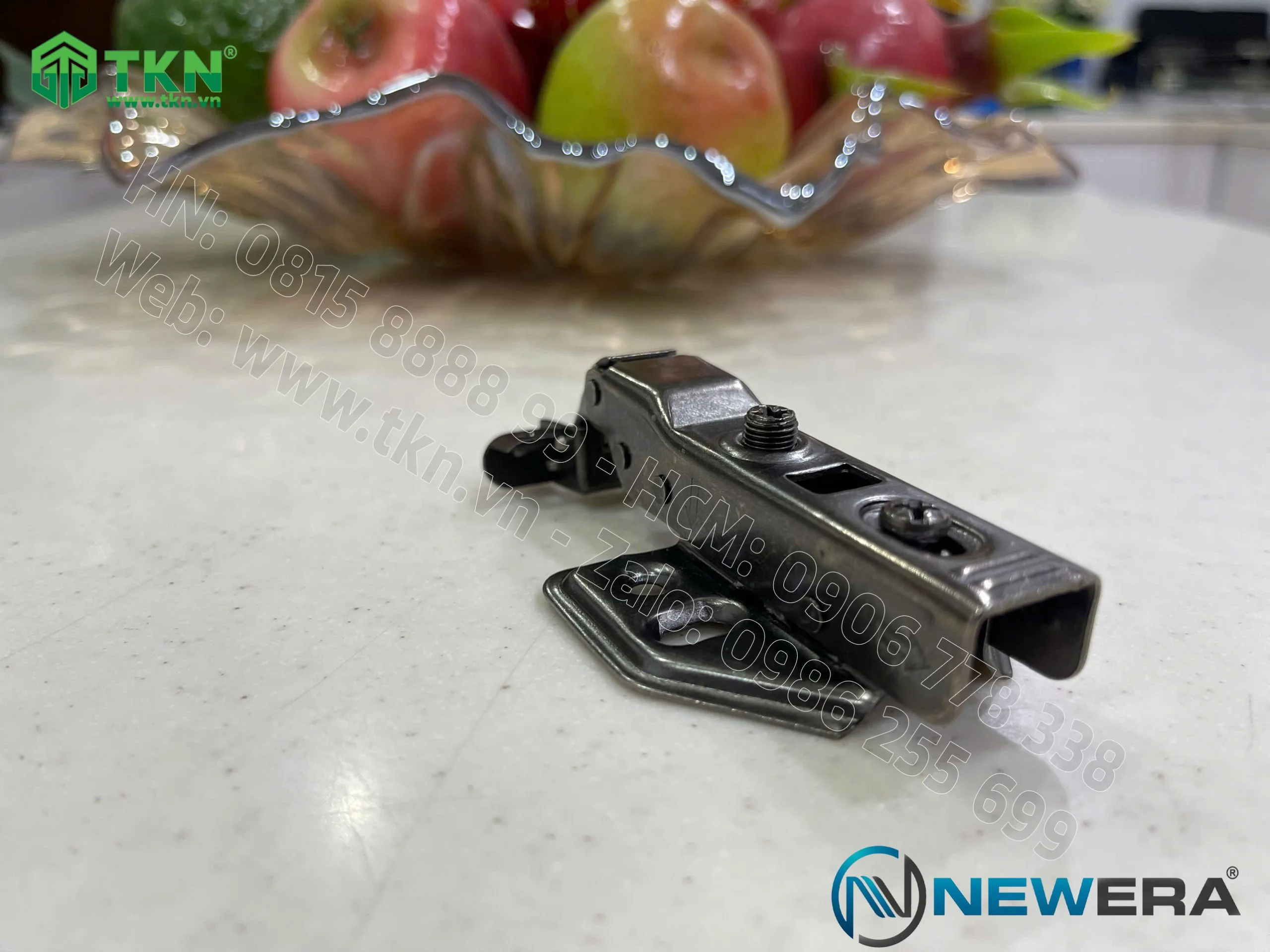 ban le cong vua newera 399b 14 scaled