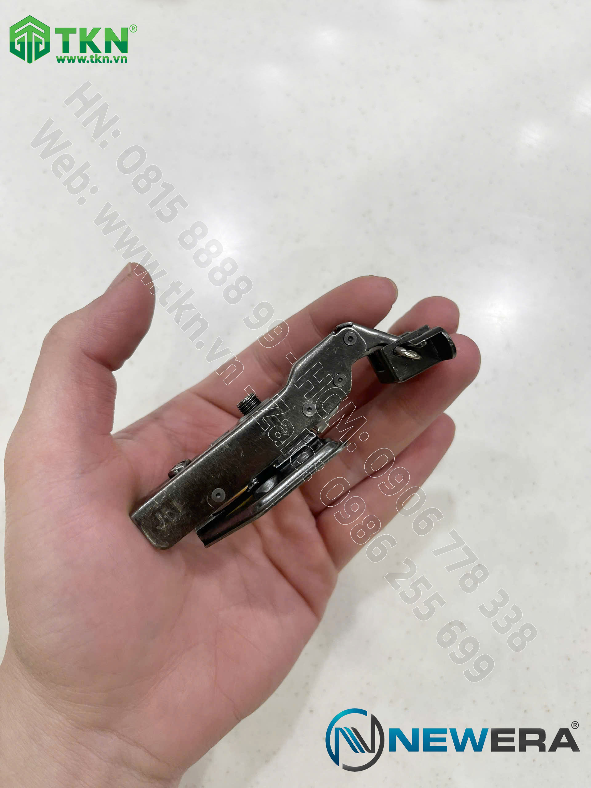 Bản lề cong vừa NewEra khung nhôm giảm chấn piston đồng dùng cho cánh kính khung nhôm 399B 15