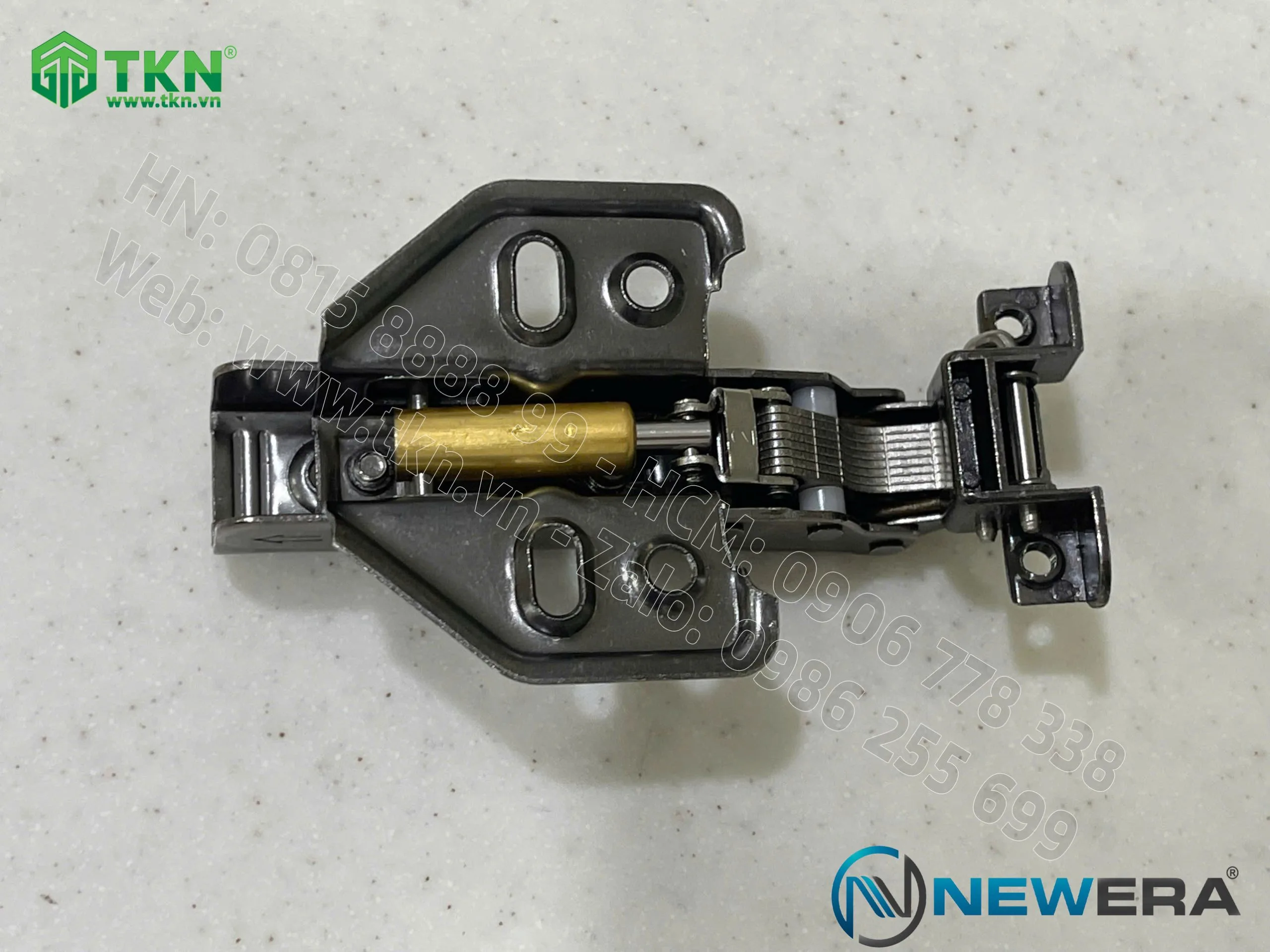 ban le cong vua newera 399b 9 scaled