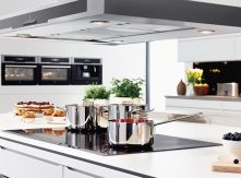 Bếp Từ NewEra vs. Bosch, Hafele: Cuộc Chiến Của Linh Kiện Đỉnh Cao và Uy Tín Thương Hiệu