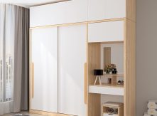 Thiết Kế Tủ Quần Áo Đẳng Cấp: So Sánh Chuyên Sâu Hệ Cửa Lùa Cánh Phủ và Cánh Lọt Khuôn từ NewEra