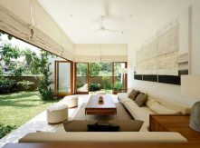 10 Ý Tưởng Thiết Kế Đột Phá Nâng Tầm Không Gian Với Phụ Kiện Cửa Trượt & Cửa Gấp NewEra