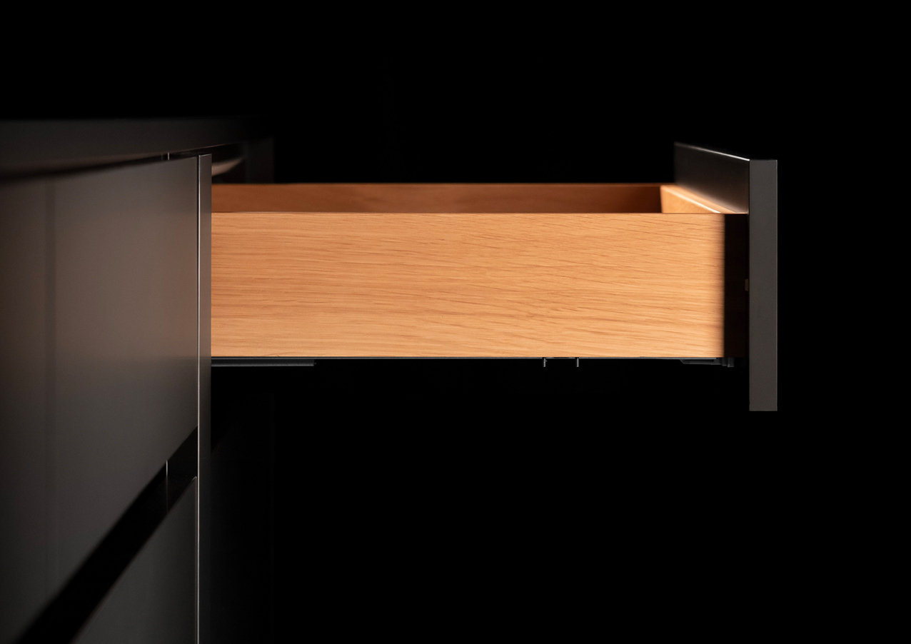 Cuộc Cách Mạng "Quiet Luxury" (Xa Xỉ Thầm Lặng): Tại Sao Những Chủ Nhà Tinh Tế Nhất Đang Lặng Lẽ Lựa Chọn GRASS