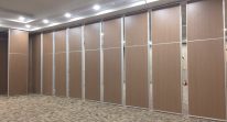 Bi Treo Vách Ngăn Di Động NewEra NE329CB (150kg): Phân Tích Sâu Về Kết Cấu Cơ Khí và Khả Năng Chịu Tải Động