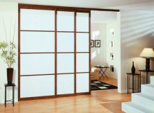 Giải Mã Cơ Chế Đồng Tốc Của Hệ Cửa Lùa Bán Tự Động NewEra NE172A: Một Tuyệt Tác Cơ Khí Ẩn Giấu