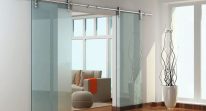 Hệ Cửa Trượt Kính Ray Ống Inox NewEra NE291G1: Phân Tích Chất Lượng Thép Không Gỉ 304 và Kỹ Thuật Gia Công Bánh Xe Chống Mài Mòn