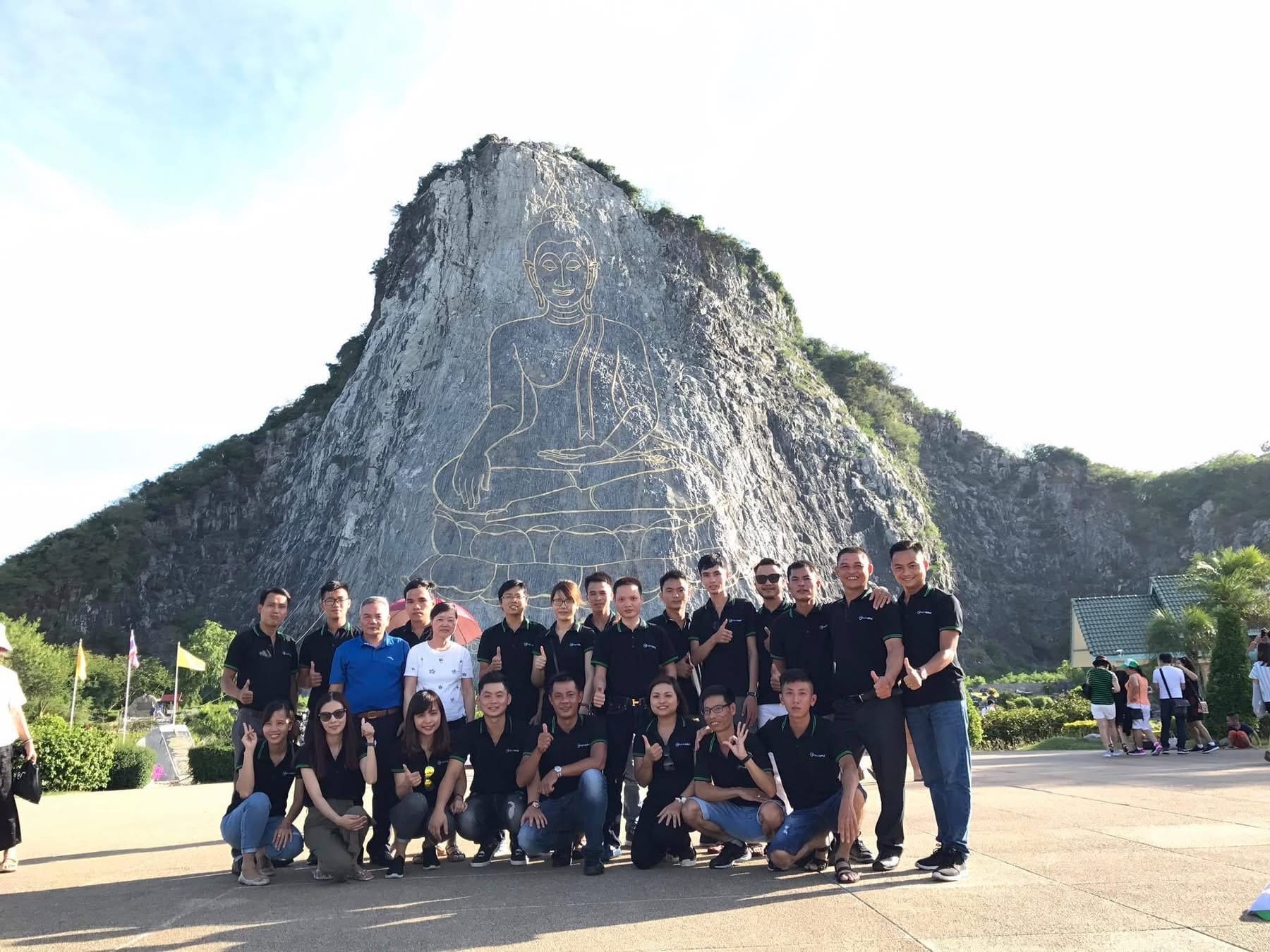 Đội ngũ nhân viên TKN (Tân Kỷ Nguyên) trong chuyến du lịch công ty tại Thái Lan