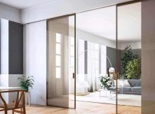 Cửa Lùa Kính NE143S Và Cửa Lùa Gỗ NE119A: Phân Tích Kỹ Thuật Chuyên Sâu Trên Cùng Một Nền Tảng Ray NewEra