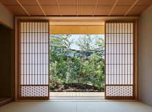 Hệ Cánh Phủ Hồi vs. Cánh Lọt Khuôn NewEra: Một Cái Nhìn Sâu Hơn Về Kỹ Thuật Thi Công Dành Cho Xưởng Sản Xuất