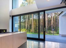 Review Thực Tế Độ Êm Của Bộ Giảm Chấn Cửa Lùa NewEra NE143S: Tiêu Chuẩn Mới Cho Sự Tĩnh Lặng