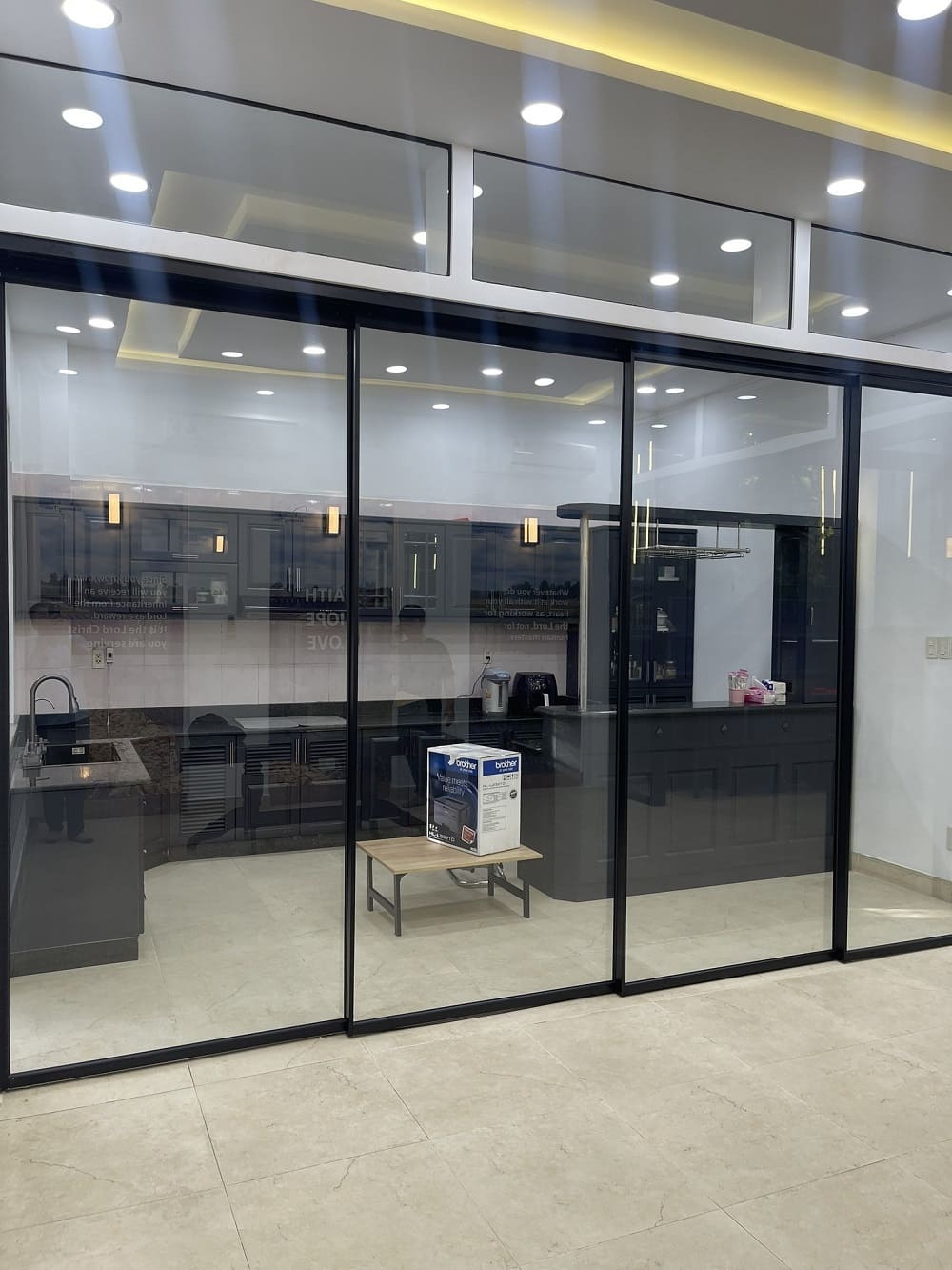 Phụ Kiện Cửa Lùa NewEra: Từ Bản Vẽ Shop Drawing Đến Thực Tế Lắp Đặt Tại Công Trình