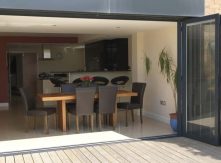 Tại Sao Không Nên Dùng Mỡ Bôi Trơn Thông Thường Cho Hệ Ray Trượt Và Phụ Kiện Cửa Lùa NewEra?