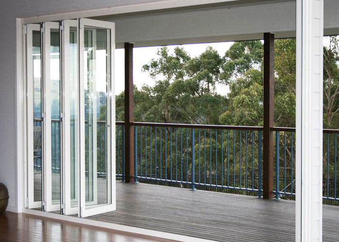 cua gap ban cong chung cu newera 3