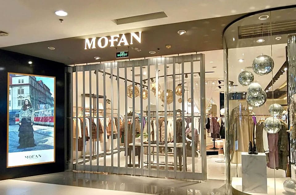 phu kien cua gap newera cho showroom