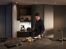 Phụ Kiện Cửa Gấp Tủ Kho NewEra: Giải Pháp Thông Minh Để Loại Bỏ “Góc Chết” Và Tối Ưu Không Gian Lưu Trữ